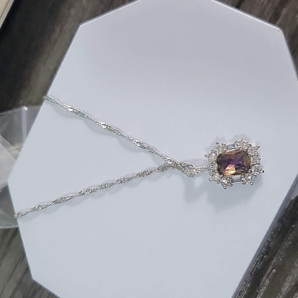 Beautiful Yellow Rainbow Topaz necklace MSRP $158